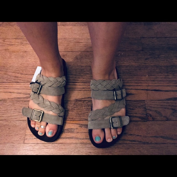 Sandals - Picture 2 of 4